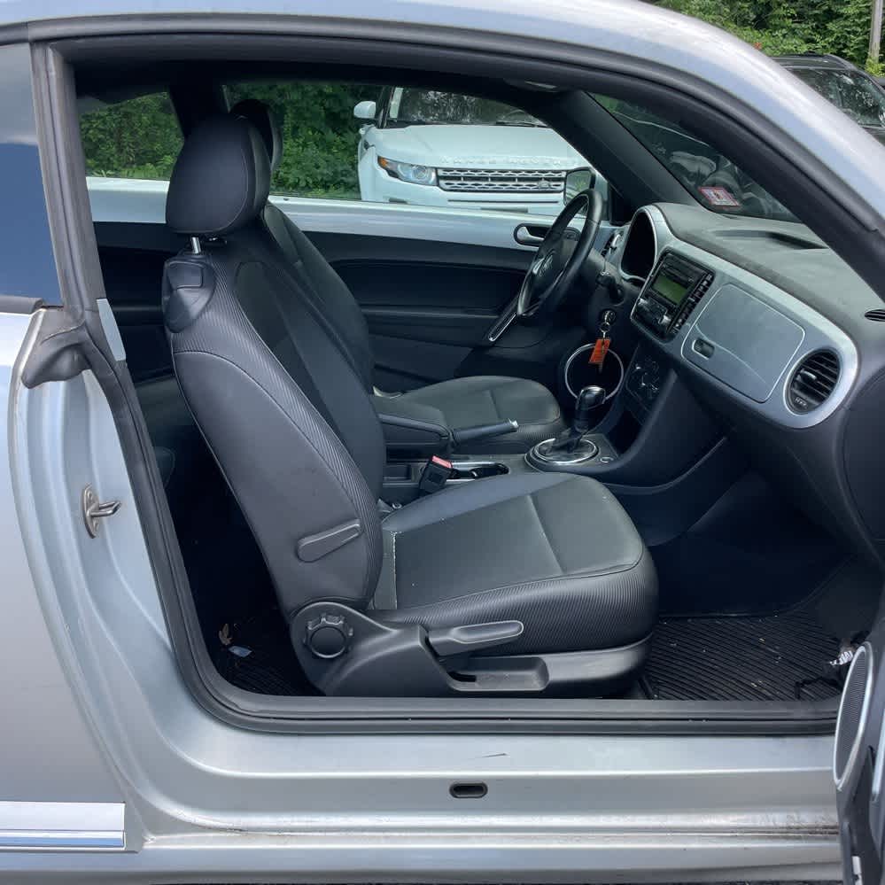 Thumbnail: 2013 Volkswagen Beetle - 9