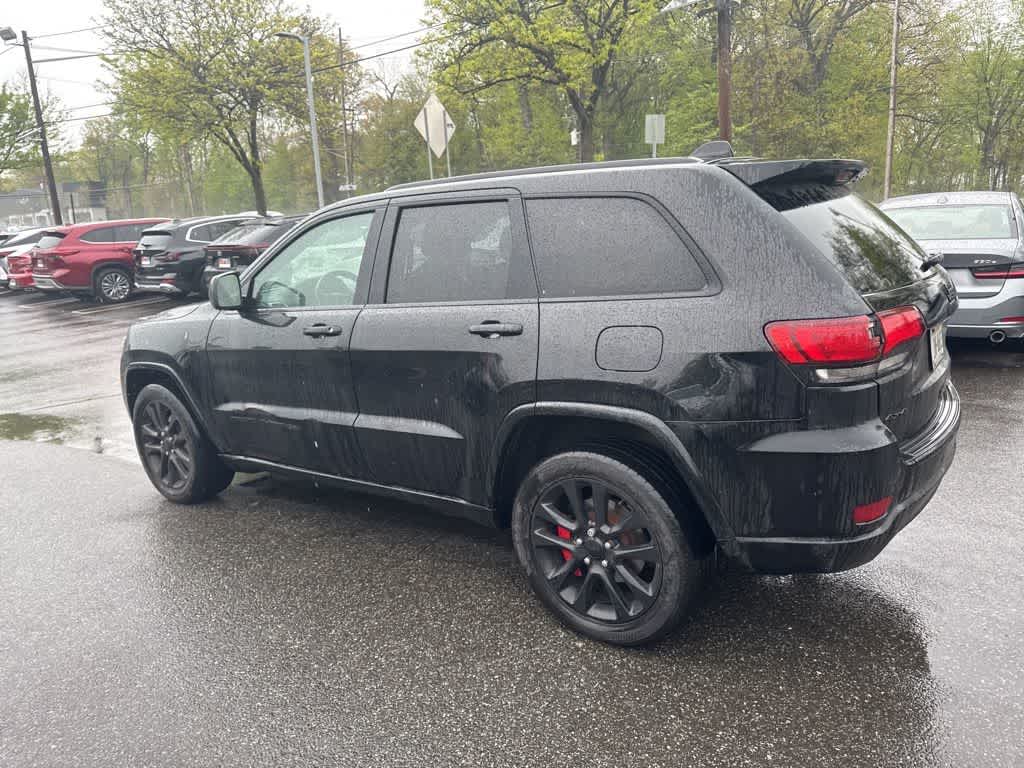 Thumbnail: 2017 Jeep Grand Cherokee - 11