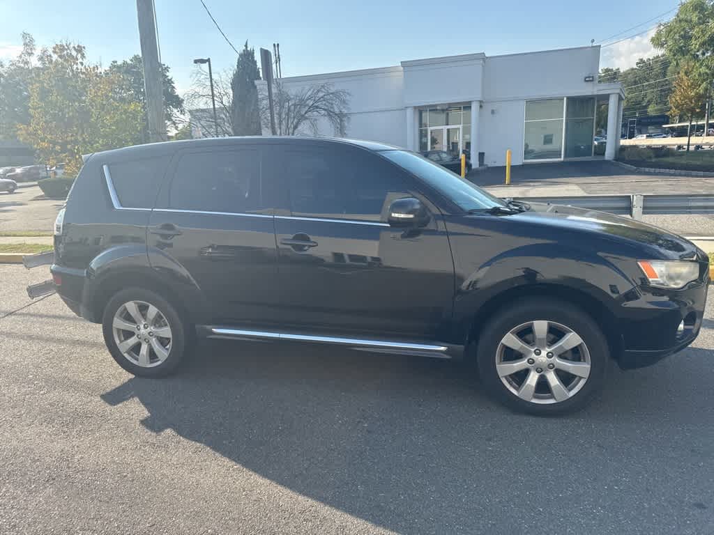 Thumbnail: 2010 Mitsubishi Outlander - 8