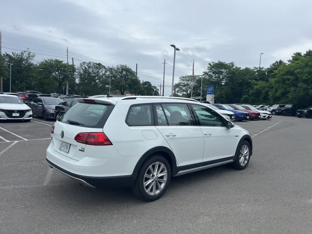 2017 Volkswagen Golf Alltrack SE 12
