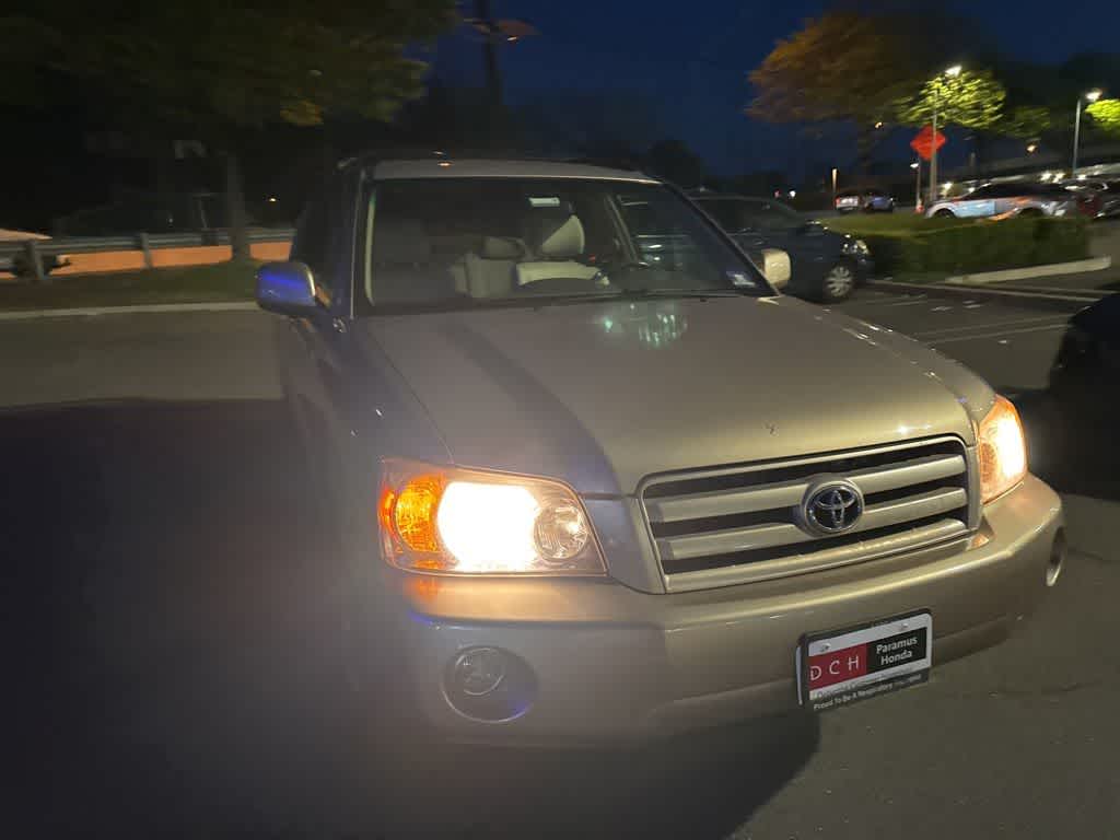 Thumbnail: 2004 Toyota Highlander - 7
