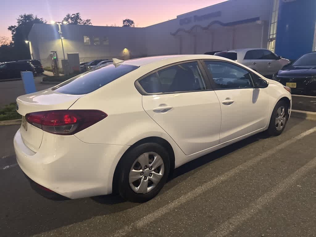 Thumbnail: 2018 Kia Forte - 8