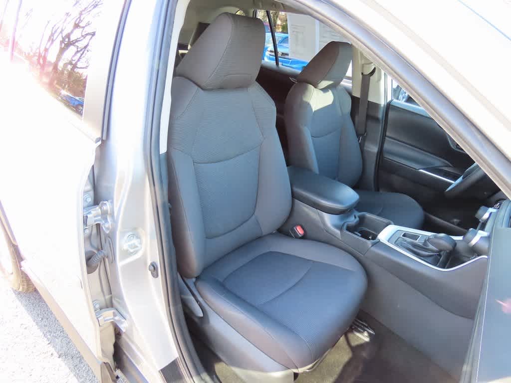 Thumbnail: 2022 Toyota RAV4 - 16