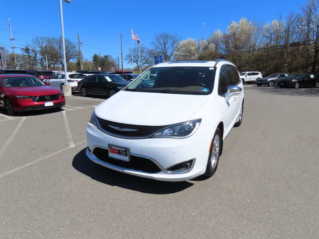 2017 Chrysler Pacifica Limited -
                  Paramus, NJ