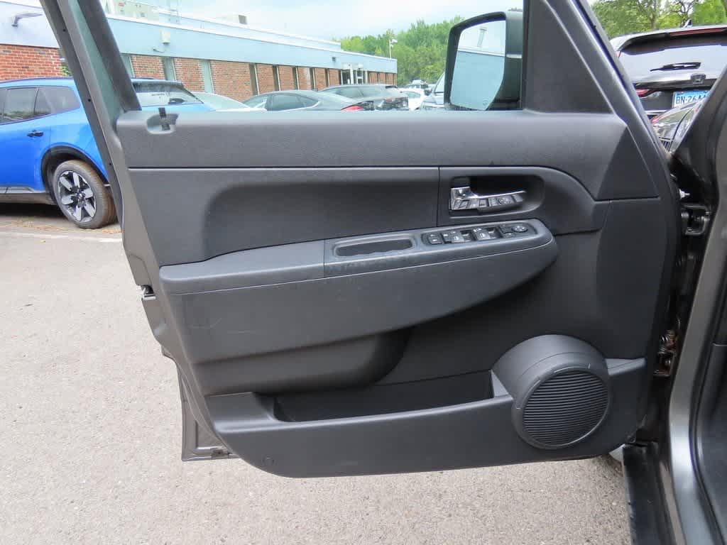 Thumbnail: 2012 Jeep Liberty - 16