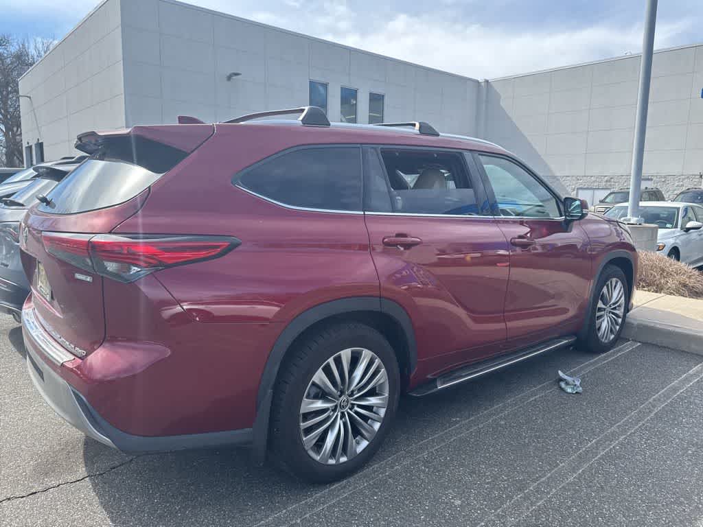 Thumbnail: 2021 Toyota Highlander - 11