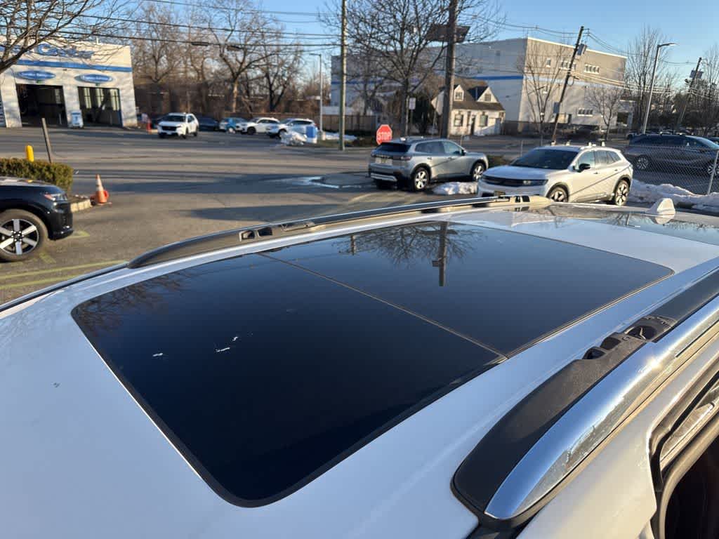 Thumbnail: 2017 Chrysler Pacifica - 21