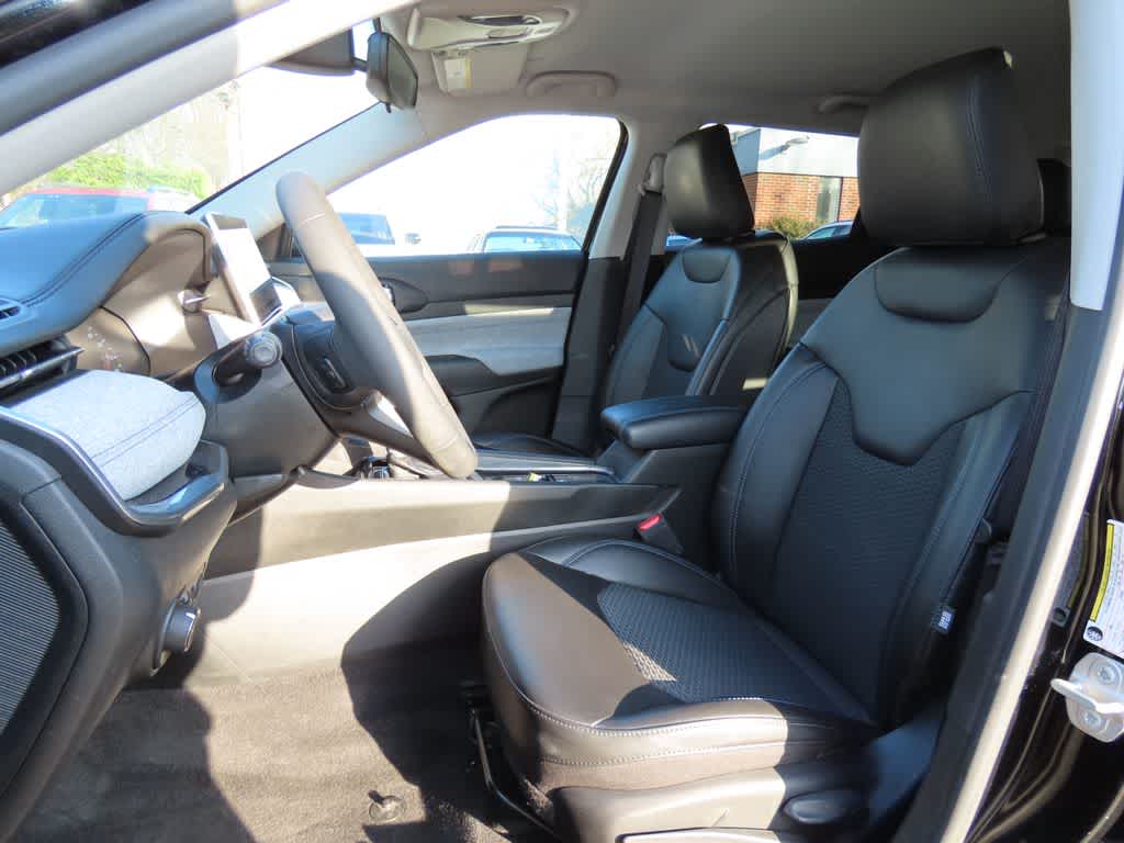 Thumbnail: 2022 Jeep Compass - 14