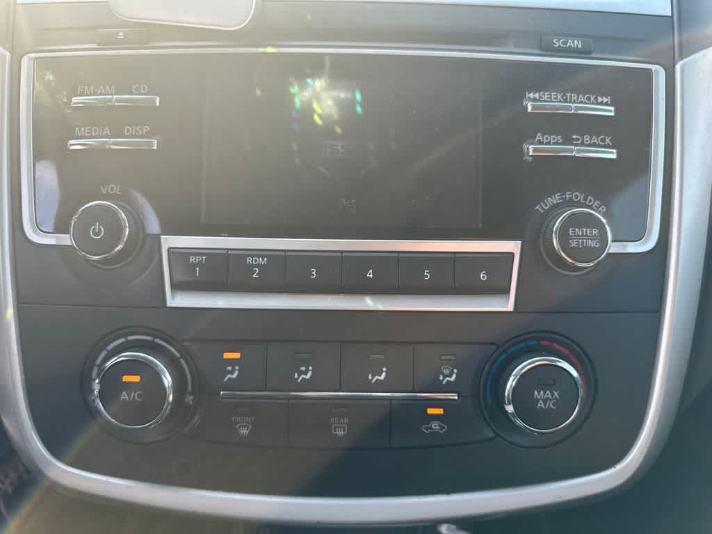 Thumbnail: 2016 Nissan Altima - 15