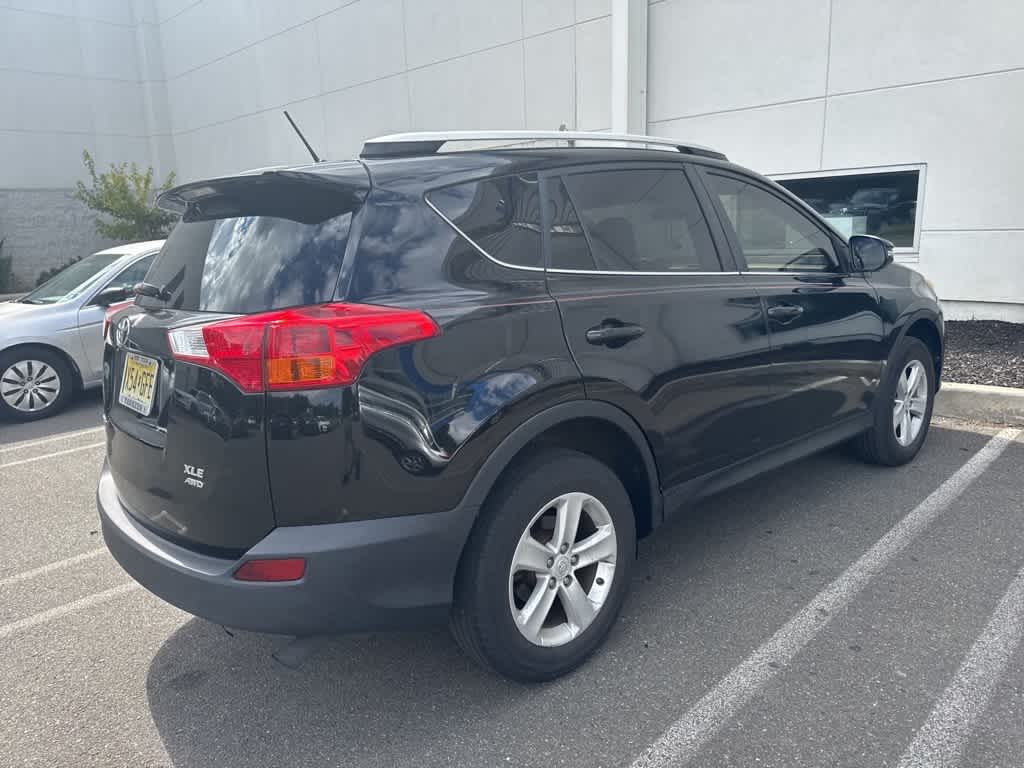 Thumbnail: 2013 Toyota RAV4 - 9