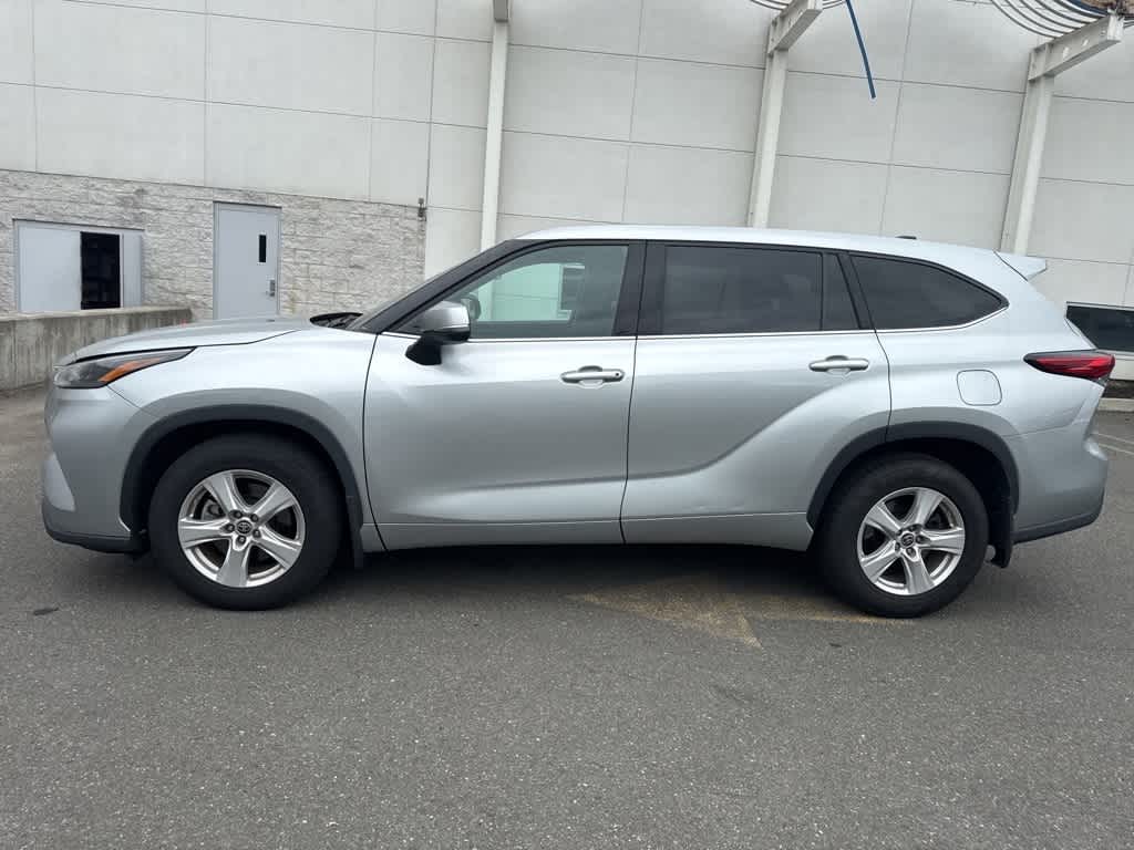 Thumbnail: 2022 Toyota Highlander - 7