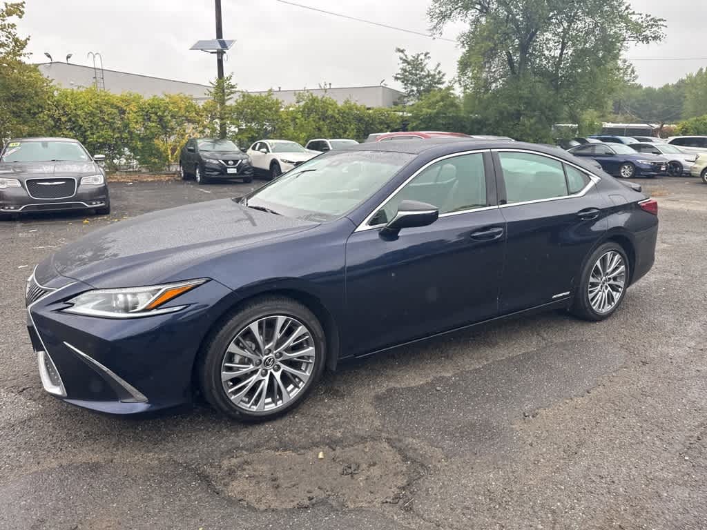 Thumbnail: 2021 Lexus ES - 3