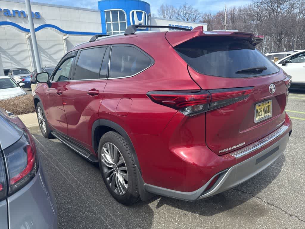 Thumbnail: 2021 Toyota Highlander - 17