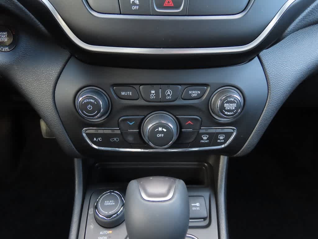 Thumbnail: 2019 Jeep Cherokee - 24