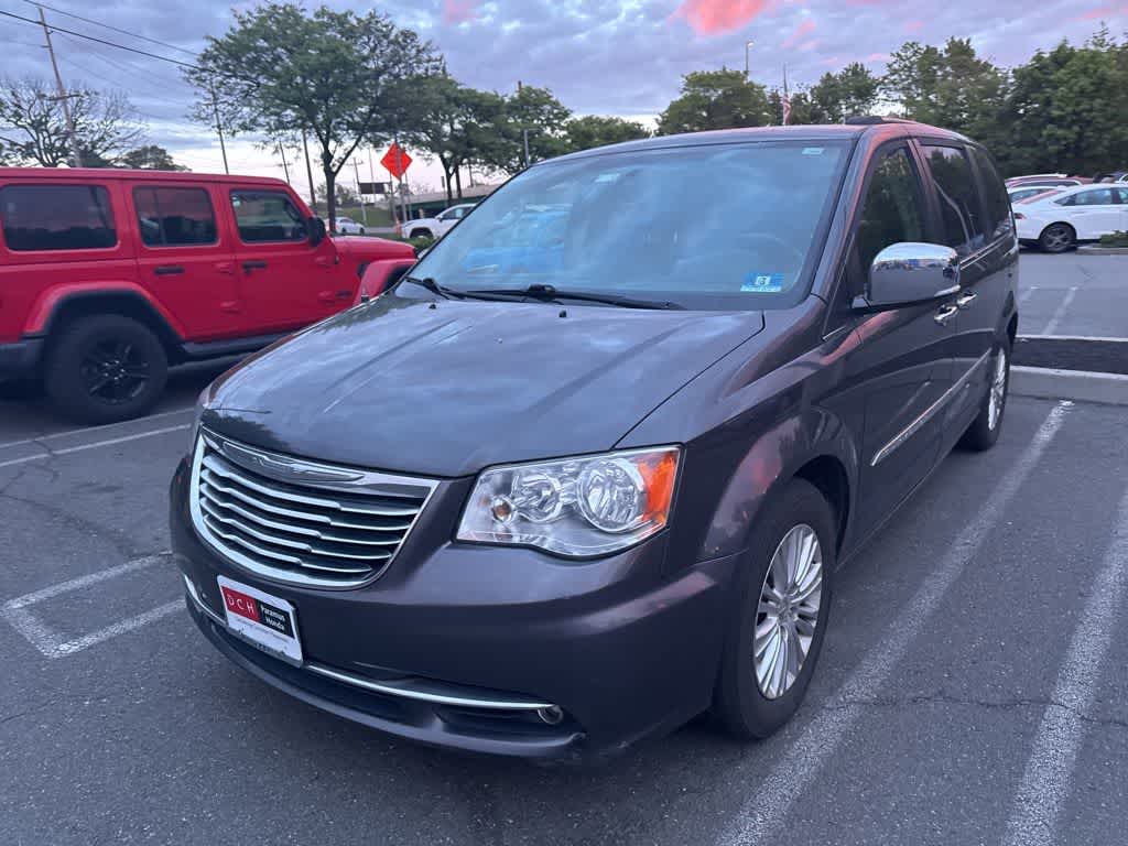 Thumbnail: 2016 Chrysler Town & Country - 2