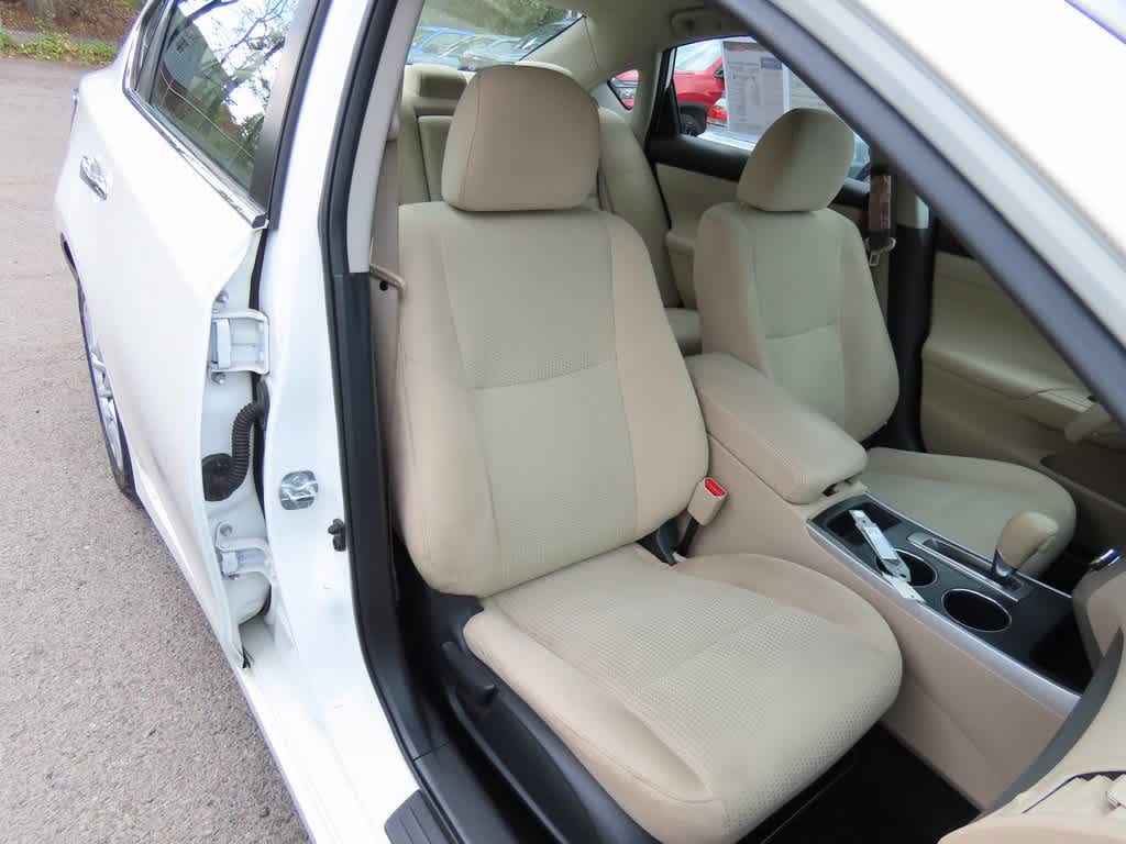 Thumbnail: 2015 Nissan Altima - 16