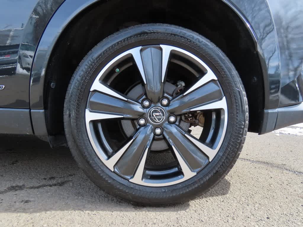 Thumbnail: 2022 Lexus UX - 8