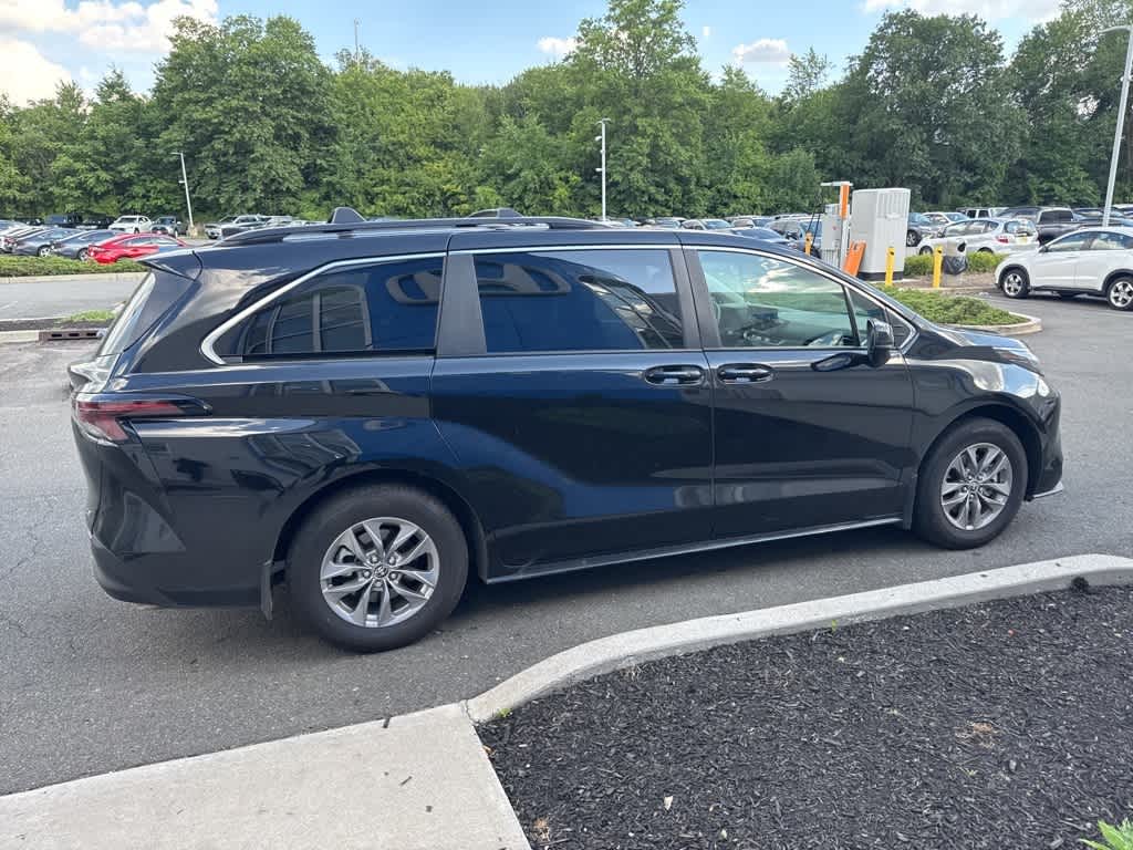 Thumbnail: 2025 Toyota Sienna - 9
