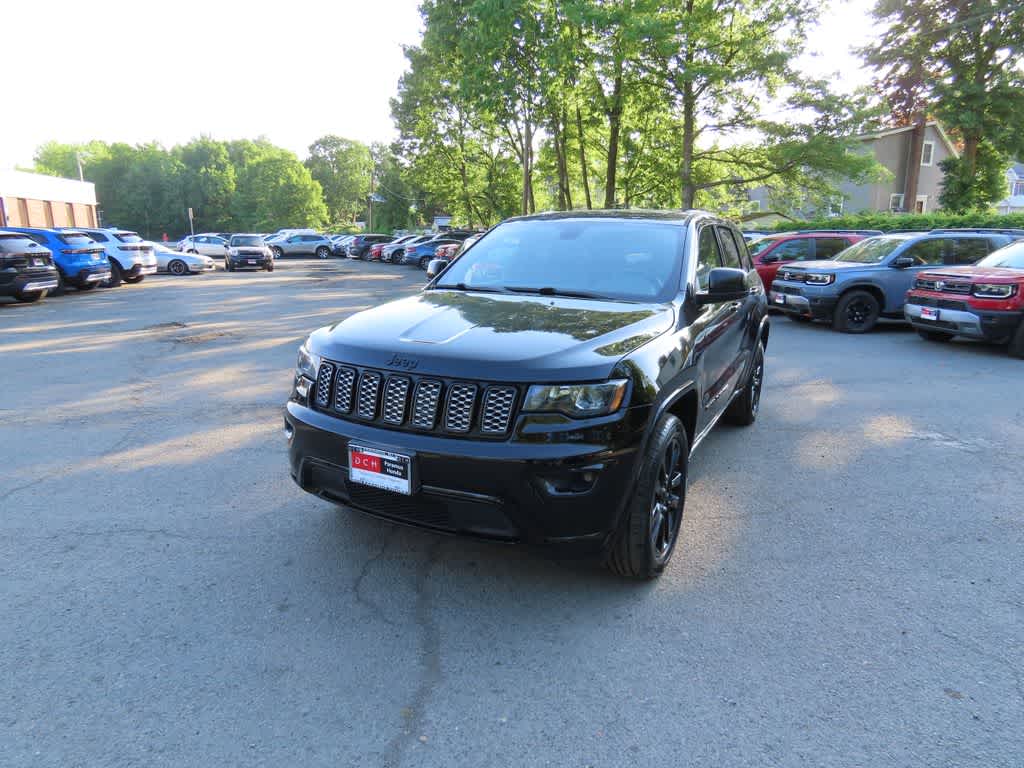 Thumbnail: 2017 Jeep Grand Cherokee - 1