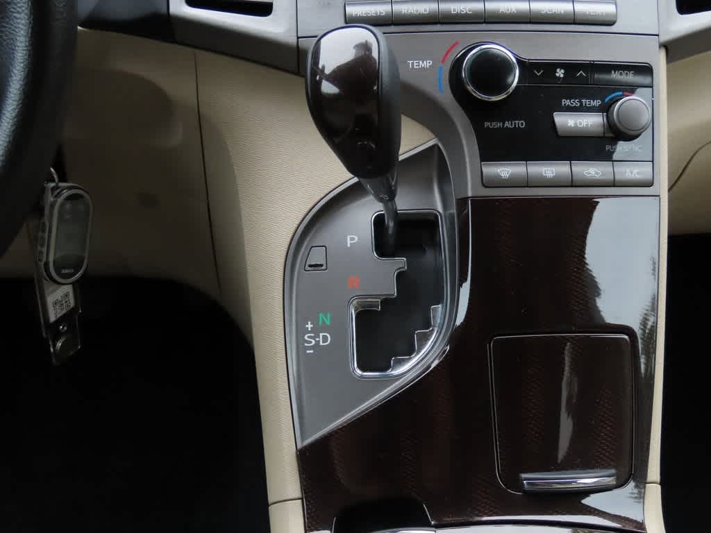 Thumbnail: 2010 Toyota Venza - 21
