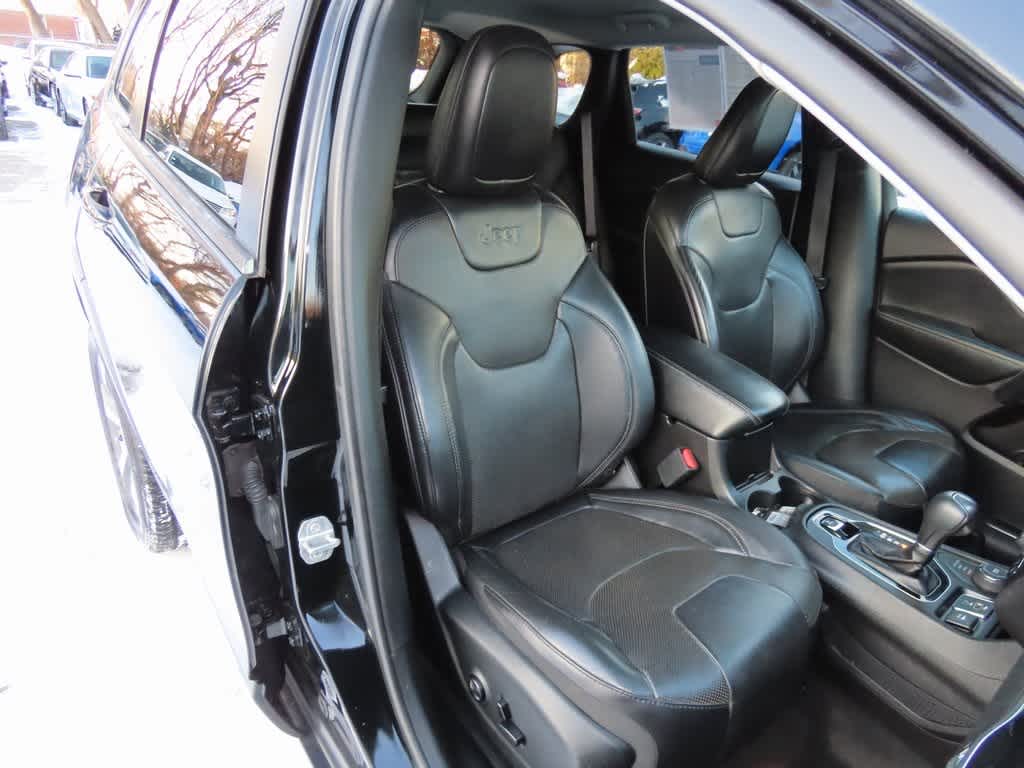 Thumbnail: 2019 Jeep Cherokee - 18