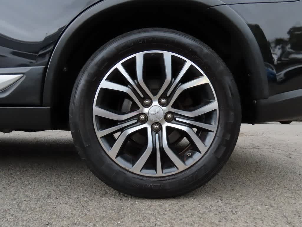 Thumbnail: 2016 Mitsubishi Outlander - 8