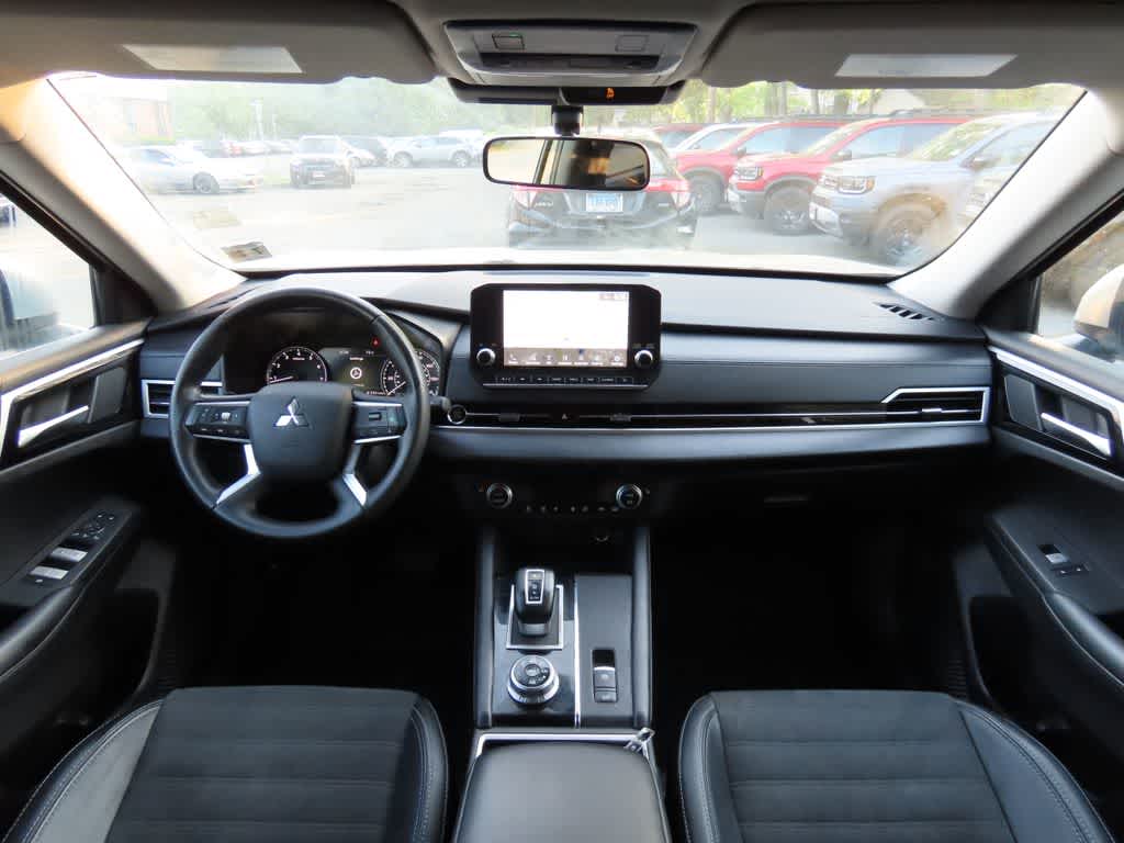 Thumbnail: 2024 Mitsubishi Outlander - 19