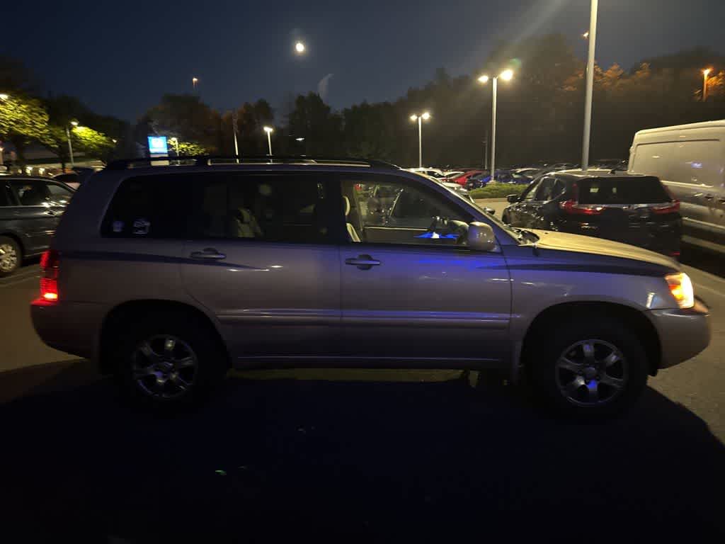Thumbnail: 2004 Toyota Highlander - 11