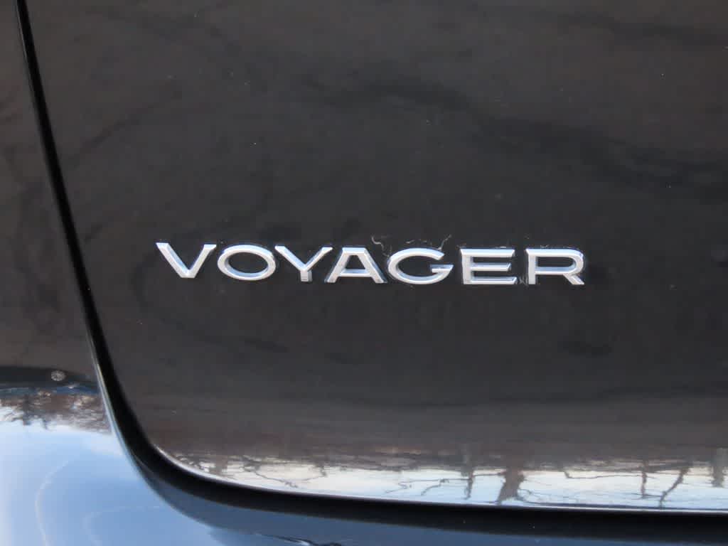 Thumbnail: 2023 Chrysler Voyager - 7