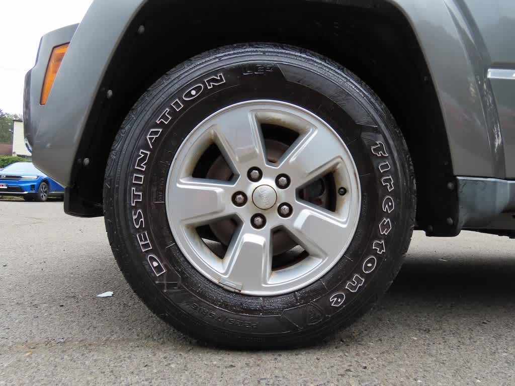 Thumbnail: 2012 Jeep Liberty - 9