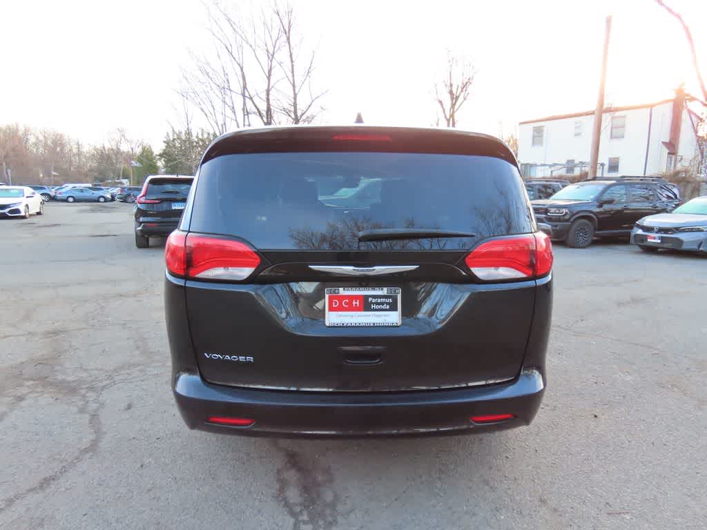 Thumbnail: 2023 Chrysler Voyager - 5
