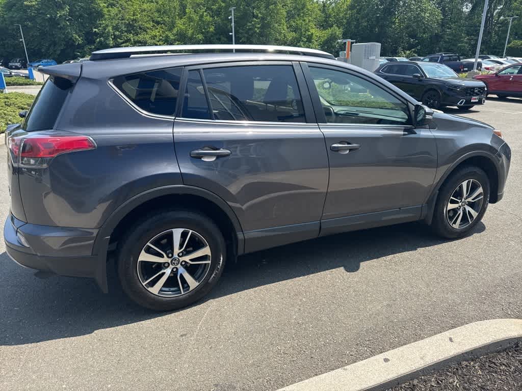 2018 Toyota RAV4 XLE 17