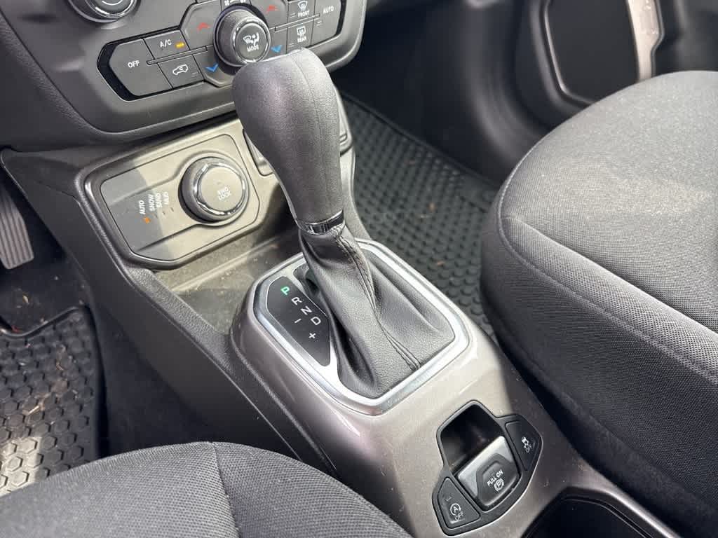 Thumbnail: 2022 Jeep Renegade - 14