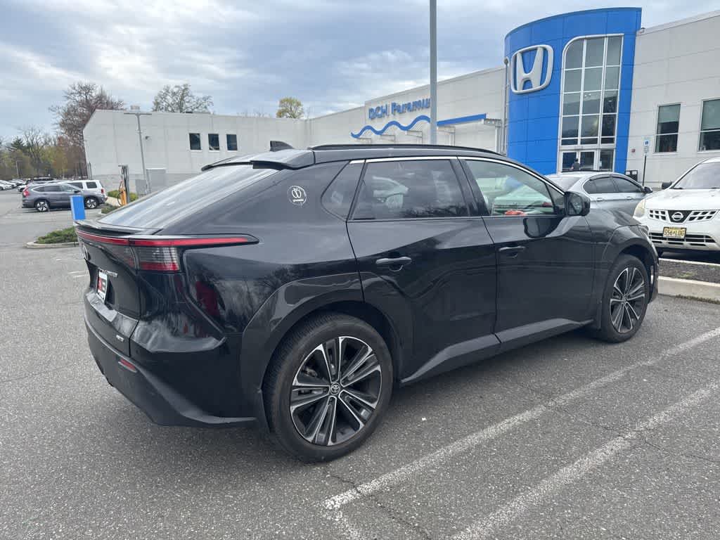 Thumbnail: 2023 Toyota bZ4X - 14