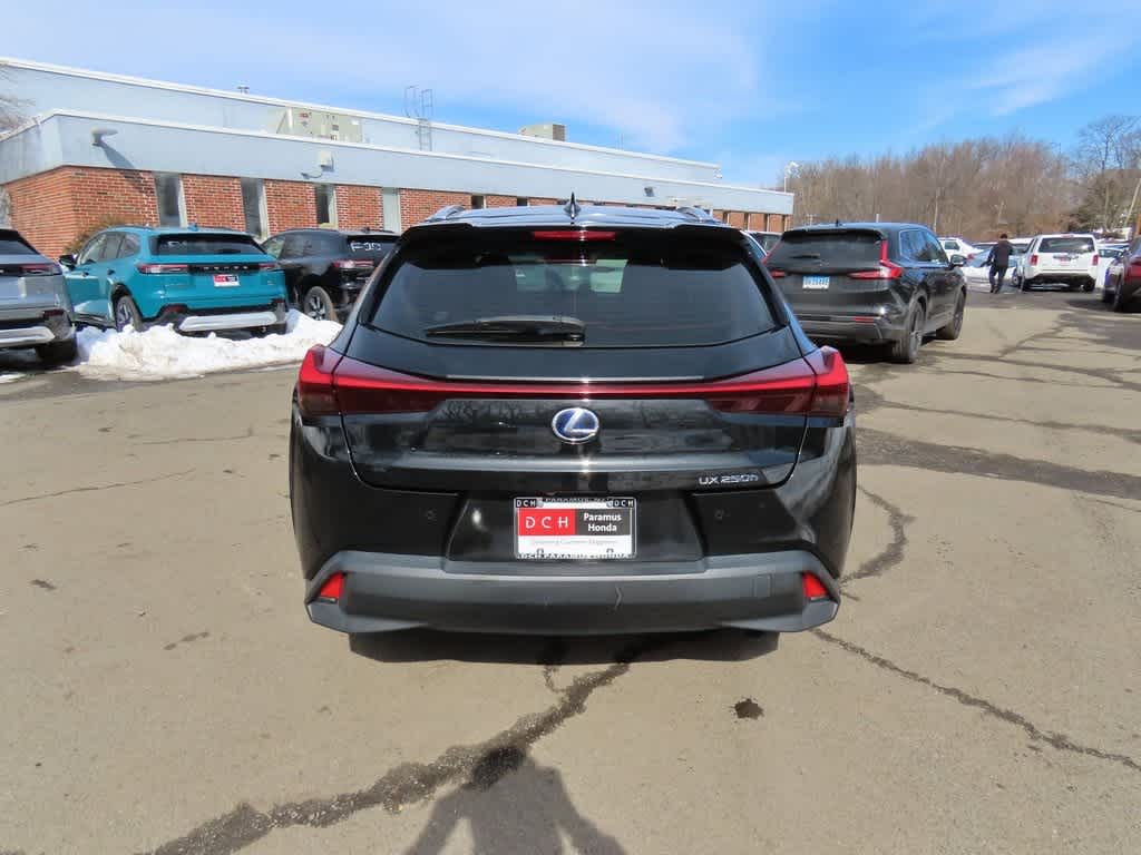 Thumbnail: 2022 Lexus UX - 5