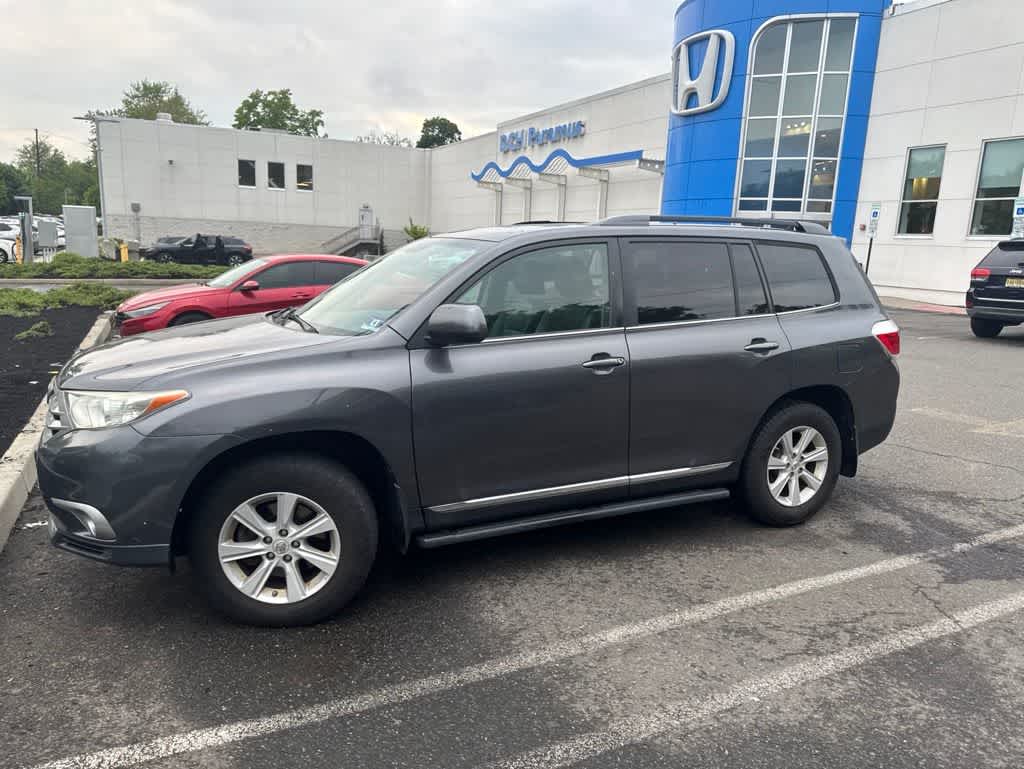 Thumbnail: 2013 Toyota Highlander - 4