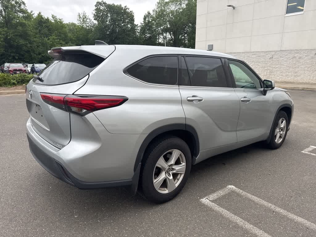 Thumbnail: 2022 Toyota Highlander - 16