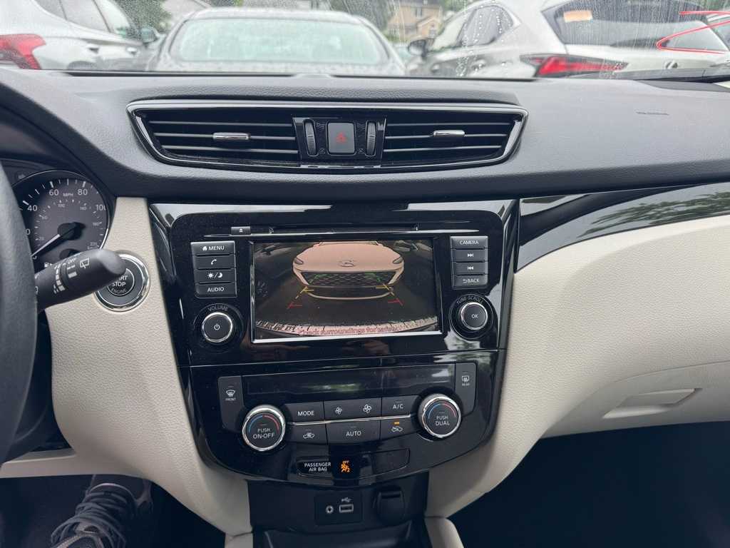 2022 Nissan Rogue Sport SV 16