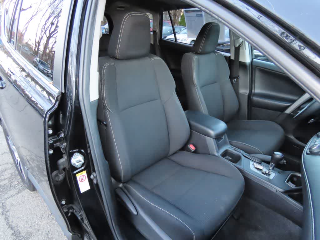 Thumbnail: 2018 Toyota RAV4 - 17