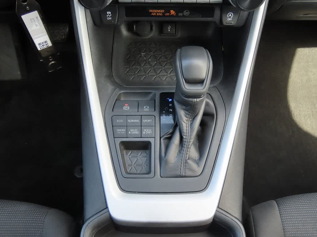 Thumbnail: 2020 Toyota RAV4 - 21