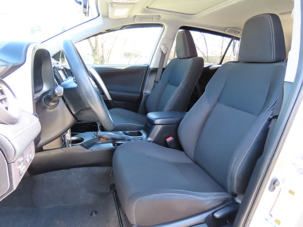 Thumbnail: 2015 Toyota RAV4 - 13