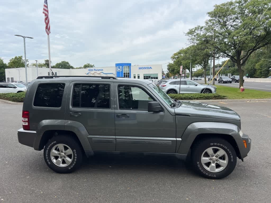 Thumbnail: 2012 Jeep Liberty - 3