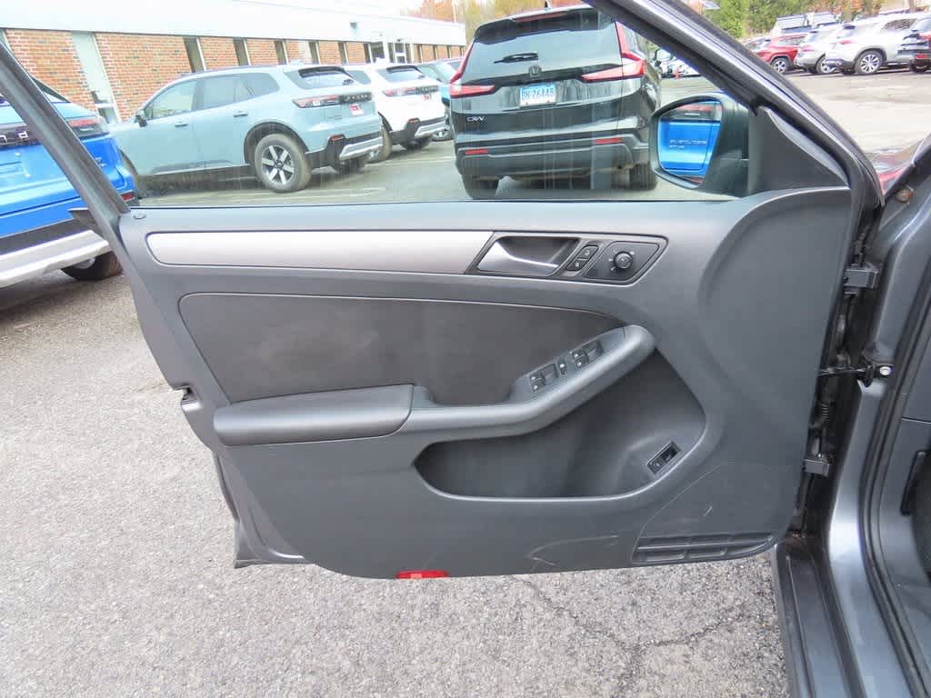 Thumbnail: 2016 Volkswagen Jetta - 15