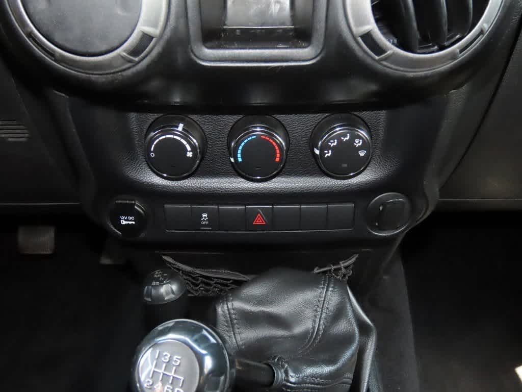 Thumbnail: 2014 Jeep Wrangler - 19