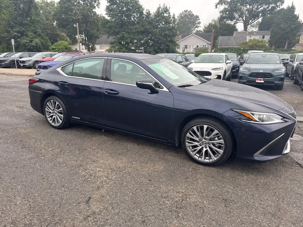 Thumbnail: 2021 Lexus ES - 16