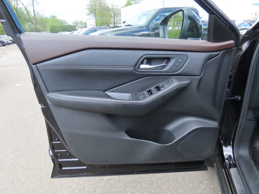 Thumbnail: 2023 Nissan Rogue - 17