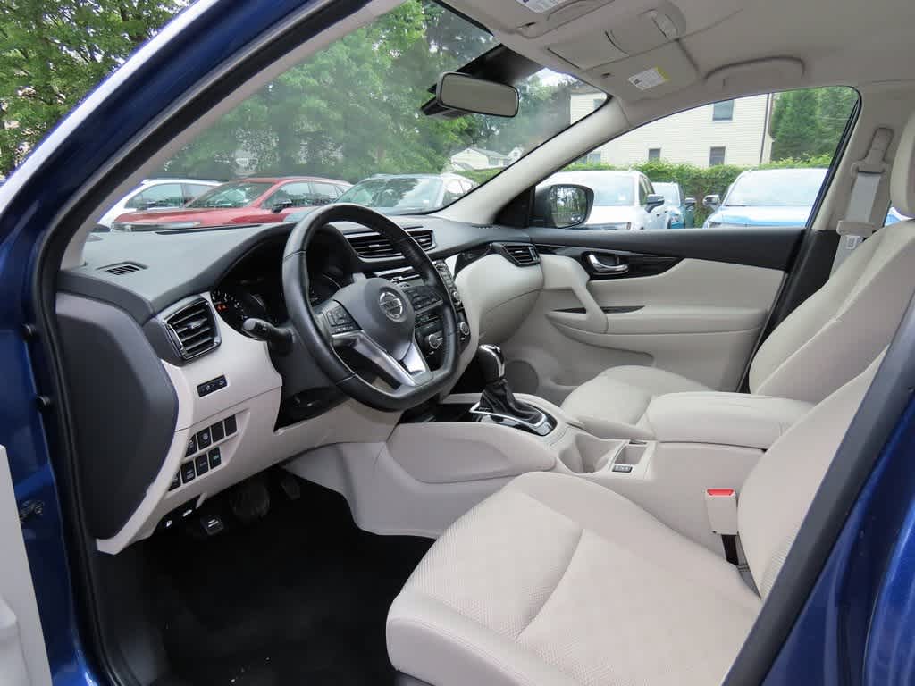 2022 Nissan Rogue Sport SV 2