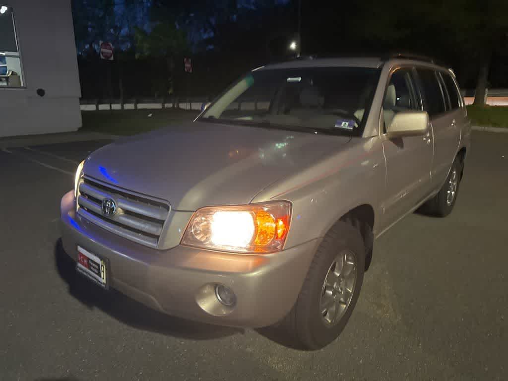 Thumbnail: 2004 Toyota Highlander - 4