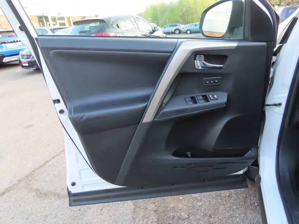 Thumbnail: 2015 Toyota RAV4 - 17