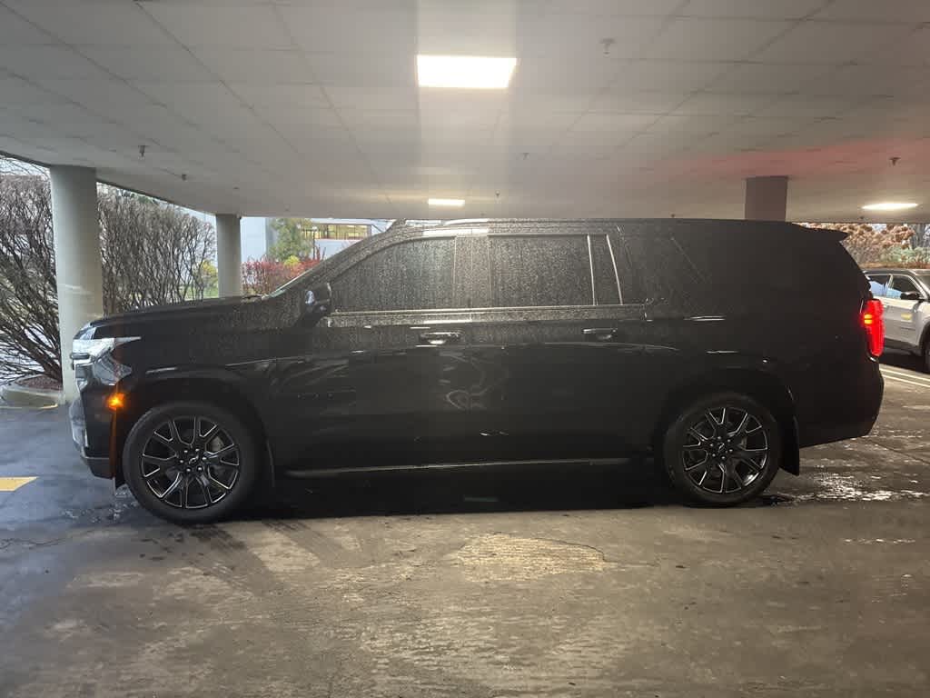 2024 Chevrolet Suburban RST photo 2